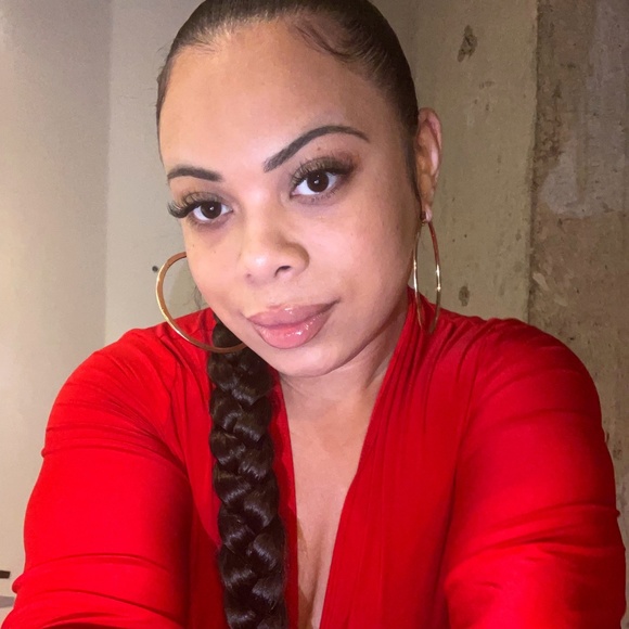 Meet your Posher, Alexis - Picture 1 of 1